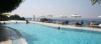 Hotel Baia Delle Sirene มารีนาดีกาเมโรตา ภายนอก รูปภาพ