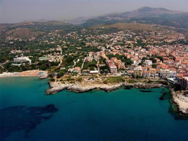 Hotel Baia Delle Sirene มารีนาดีกาเมโรตา ภายนอก รูปภาพ