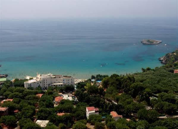 Hotel Baia Delle Sirene มารีนาดีกาเมโรตา ภายนอก รูปภาพ