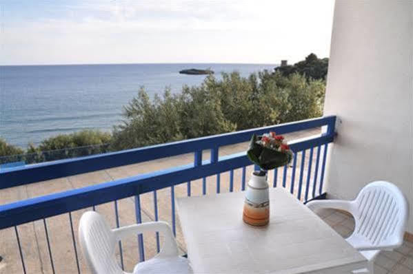 Hotel Baia Delle Sirene มารีนาดีกาเมโรตา ภายนอก รูปภาพ